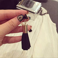 Жіночі сережки-пензля з трикутником чорні