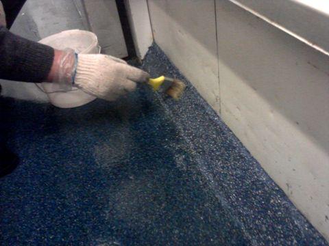 Виконуємо роботи по влаштуванню плінтуса з полімербетонних матеріалів