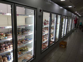 Холодильна камера зі склом