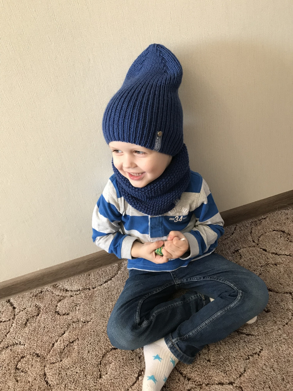Демісезонна дитяча легка в'язана шапка та снуд для хлопчика весна-осінь ручне в'язання.