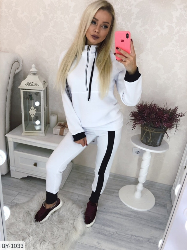 Зимний костюм женский из трехнитки на флисе с лампасом Зимний костюм женский из трехнитки на флисе с лампасом