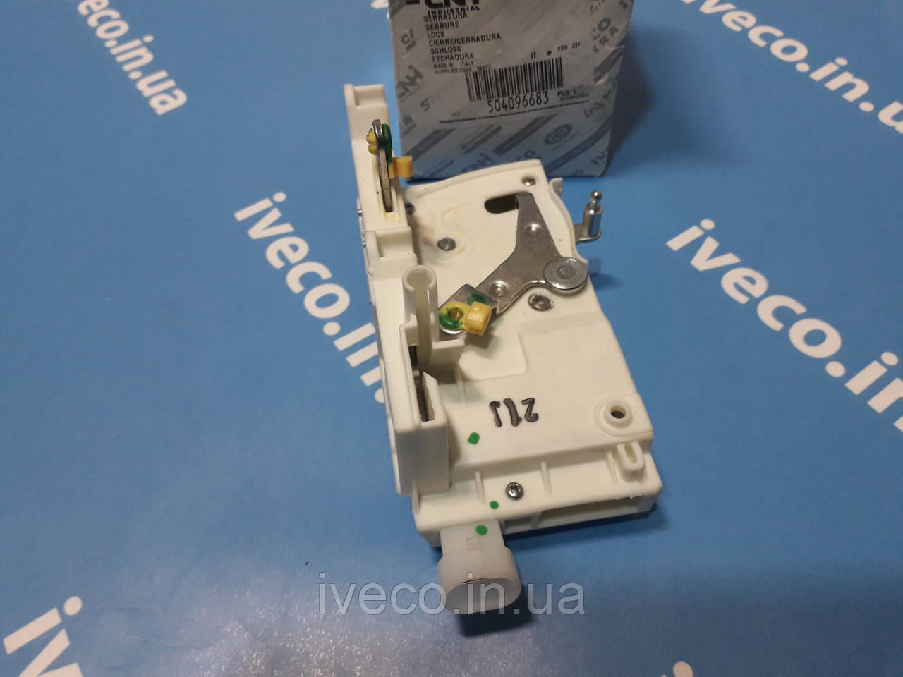 Замок дверей лівого Iveco Trakker Stralis EuroCargo Івеко Тракер Страліс Єврокарго 504096683