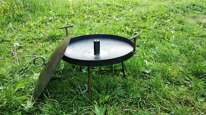 Сковорода из диска бороны 40см с отверстием посередине с ножками для ...