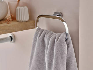 Тримачі / гачки для рушників та халатів