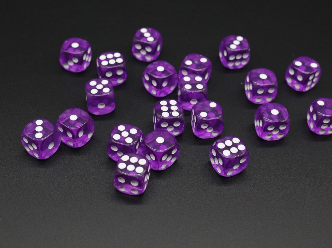 Фиолетовые игральные кости для покера и настольных игр, высотой 14 мм, закругленные углы с белыми точками - фото 1 - id-p631261510