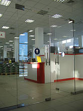 Монтаж і регулювання дверей в офісах і торгових комплексах