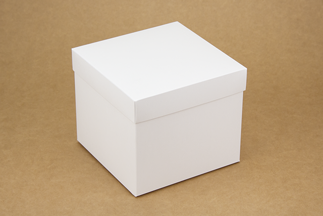 Коробка картонна квадратна "Подарункова 2", розмір: 150*150*130 мм. М0040-о4 біла