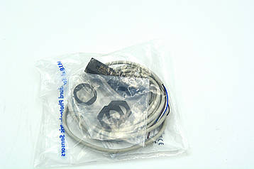 Датчик BALLUFF BOS 18KF-PA-1PE-C-02