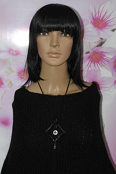 Красива модна підвіска чорна з каменем