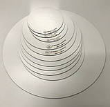 Підставка під торт біла з гравіюванням логотипу діаметром Manific Decor, фото 4