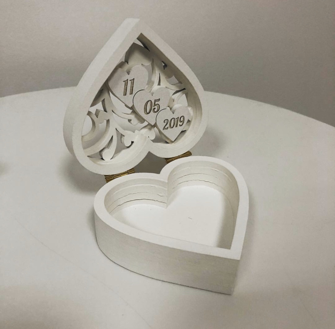 Коробочка скринька для обручок у формі серця з датою весілля з гравіюванням Manific Decor з дерева