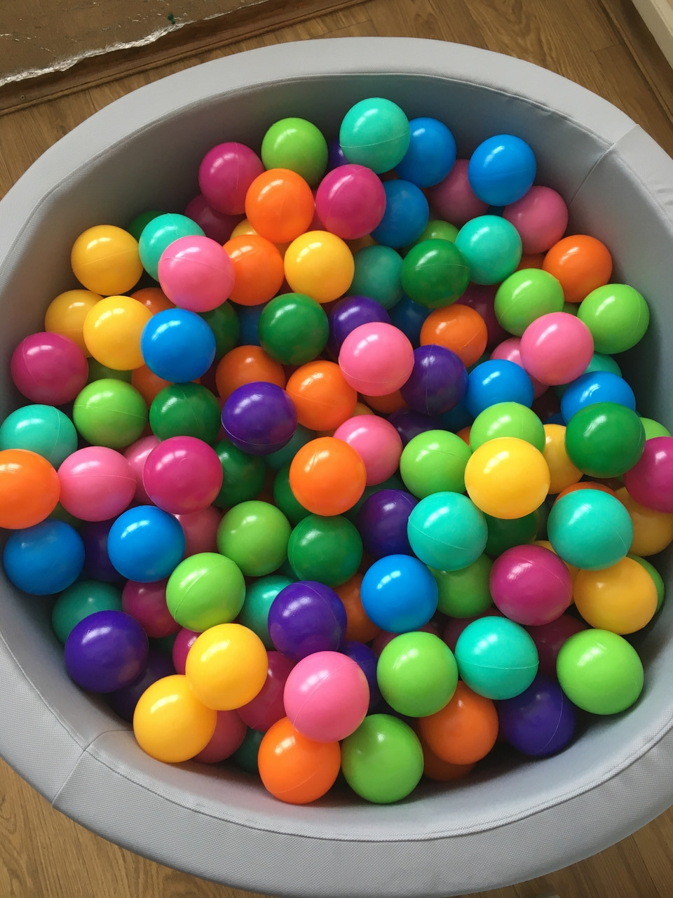 Кульки, м'ячики дитячі різнокольорові для басейну