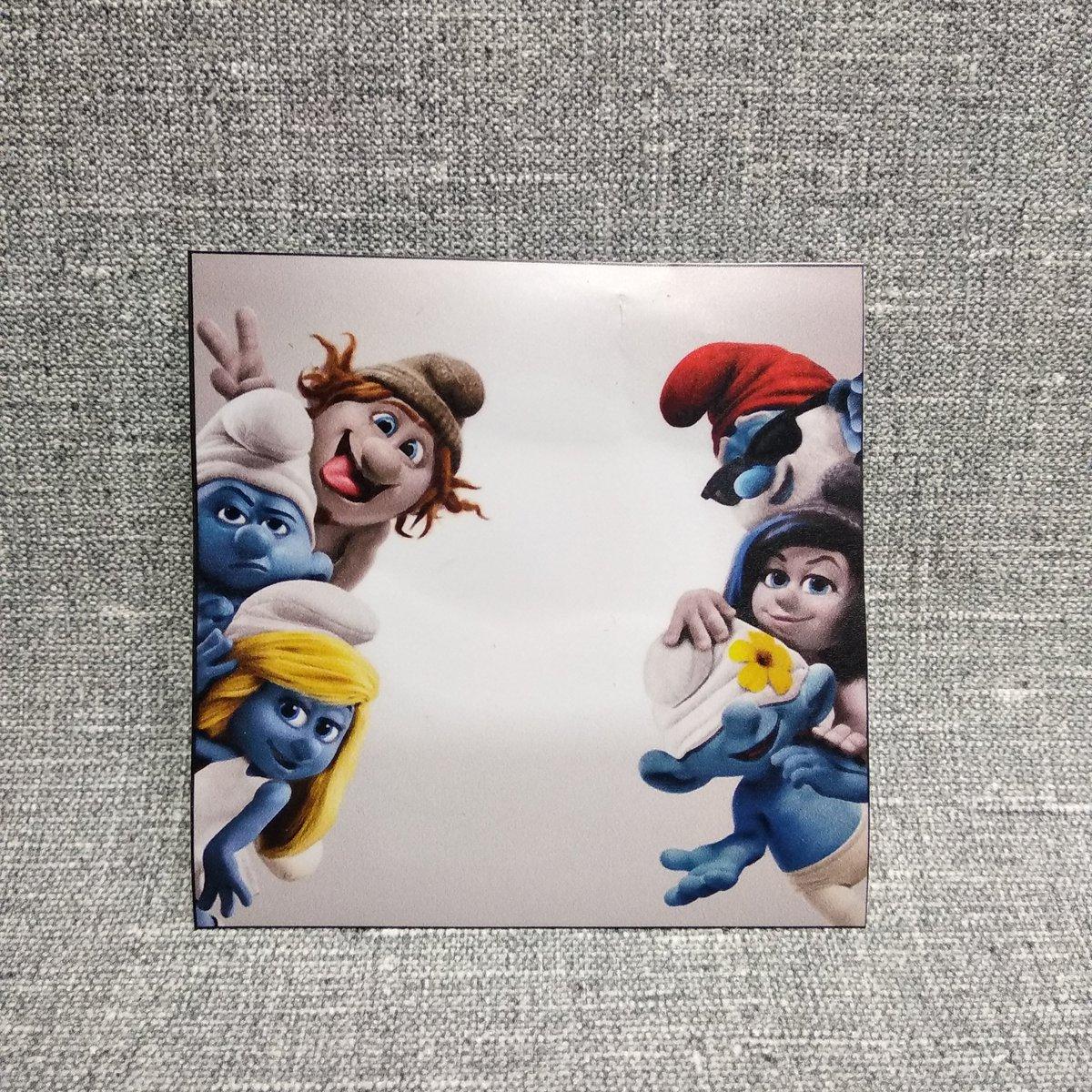 Наклейка на вимикач Смурфики 3