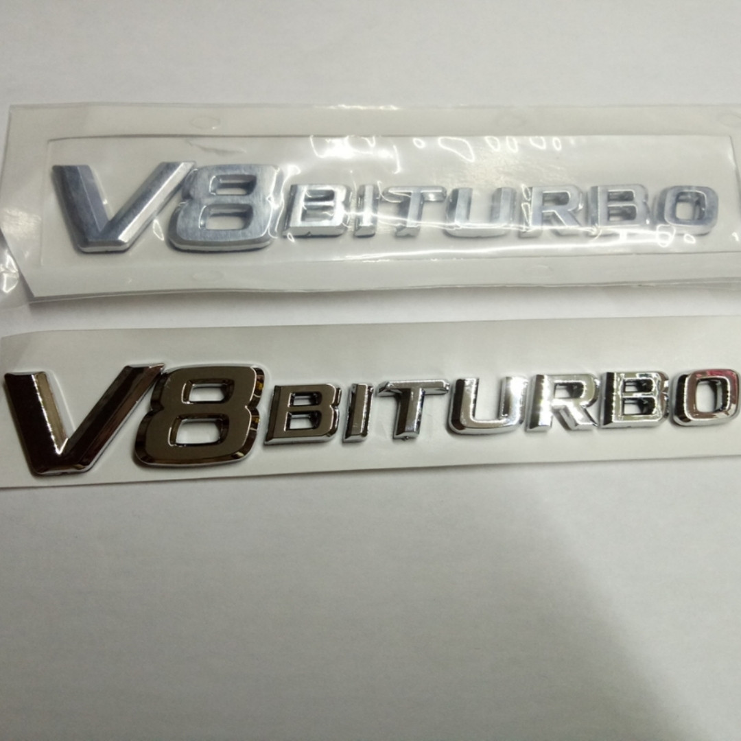 Напис V8 Biturbo на крило