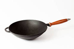 Сковорода чавунна ВОК з дерев'яною ручкою без кришки.
