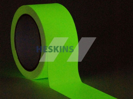 Фотолюмінесцентна розмітка стрічка для виходів Egress Glow Heskins. H8101X50