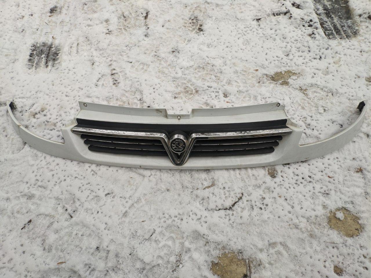 Решітка радіатора Opel Vivaro 2001-2006, 8200044885 (Б/У), фото 1