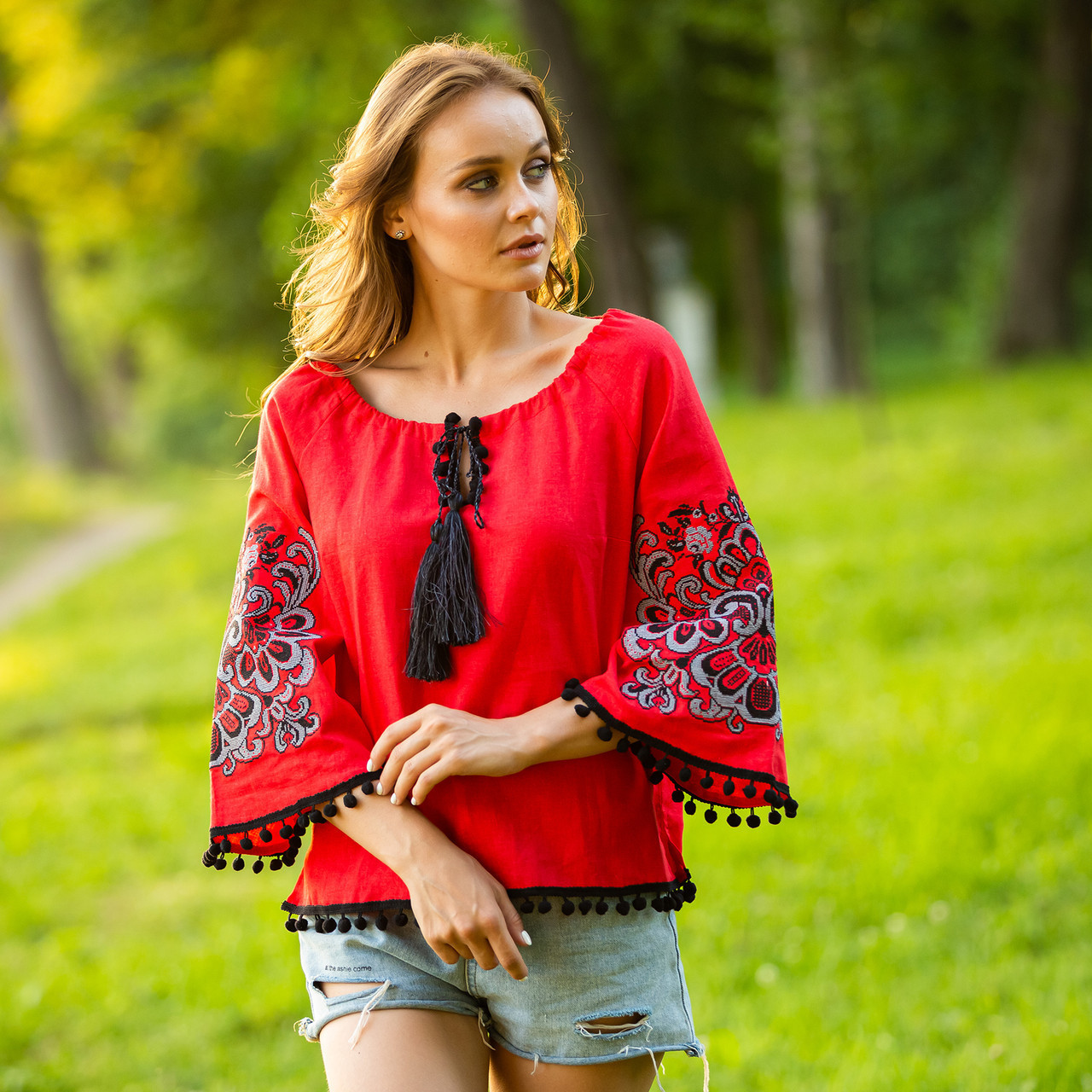 Жіноча блуза з вишивкой Етностиль червона розмір M від MEREZHKA