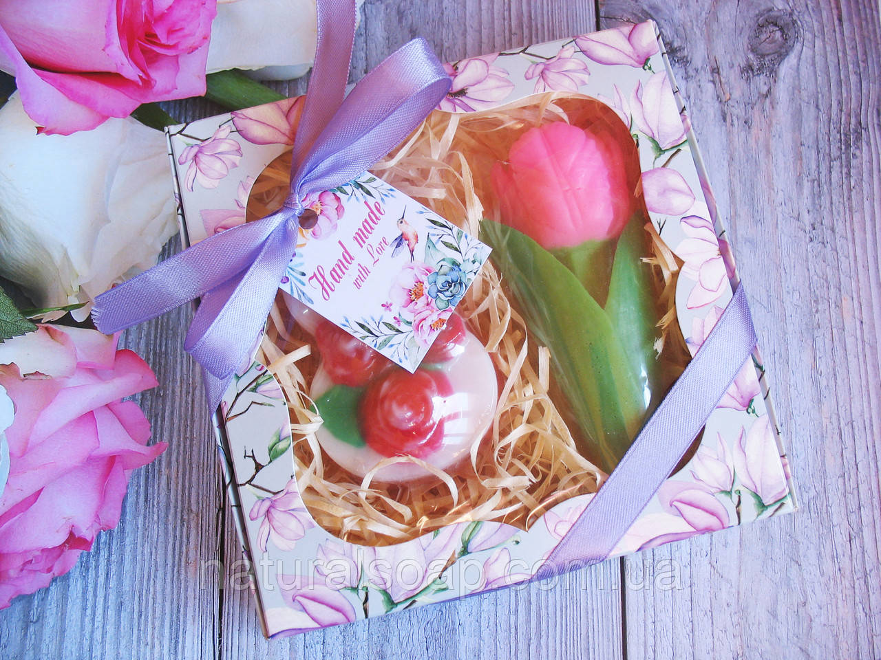Оригінальний подарунковий набір сувенірного мила ручної роботи до 8 березня