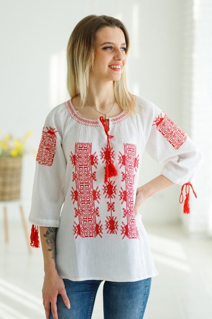 Легка жіноча літня біла етнічна блуза з червоною вишивкою №975-2
