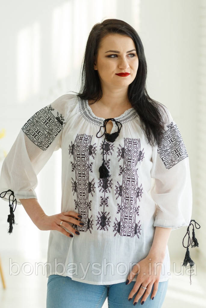 Легка жіноча літня біла етнічна блузка з чорною вишивкою №975-3