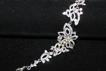 Привабливий браслет сріблястий з камінням