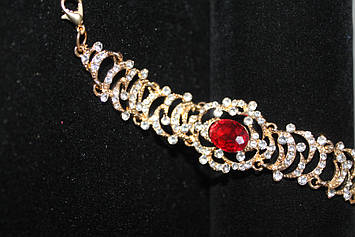 Незрівнянний браслет золотий з червоним каменем