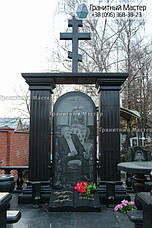 Гранитный комплекс из гранита мужчине.