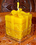 Воскова чайна свічка "Коробка з подарунками" в пластиковому прозорому контейнері; натуральний бджолиний віск, фото 2