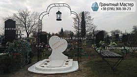 Детский памятник в форме сердца из мрамора 5