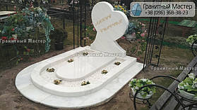 Детский памятник в форме сердца из мрамора 9