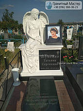 Памятник с ангелом женщине. Фото с кладбища г. Мариуполь