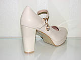 Туфлі на маленькій платформі кольору беж стійкий каблук ремінець розмір 36, фото 5