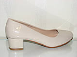 Біжові лакові туфлі на стійкому невеличкому підборі розмір 36, фото 2
