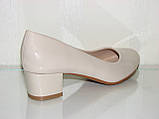 Біжові лакові туфлі на стійкому невеличкому підборі розмір 36, фото 4