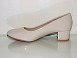 Біжові лакові туфлі на стійкому невеличкому підборі розмір 36, фото 5