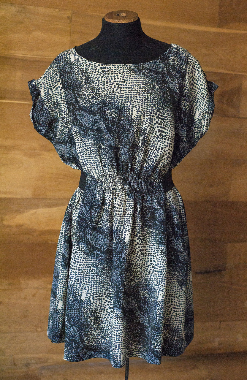 Стильне коротке плаття з зміїним принтом vero moda, розмір xs