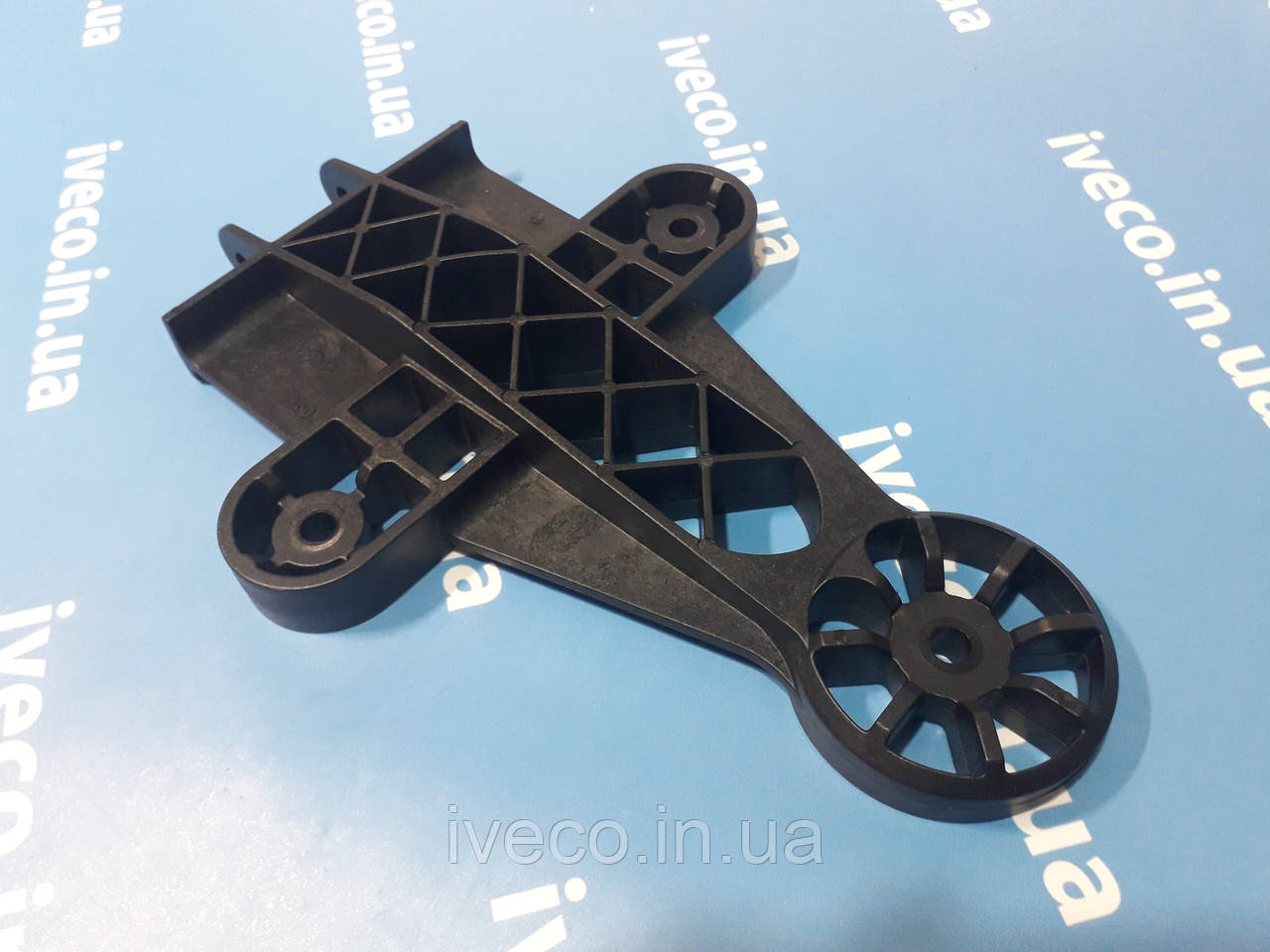 Кронштейн спойлера даху Iveco 504153462