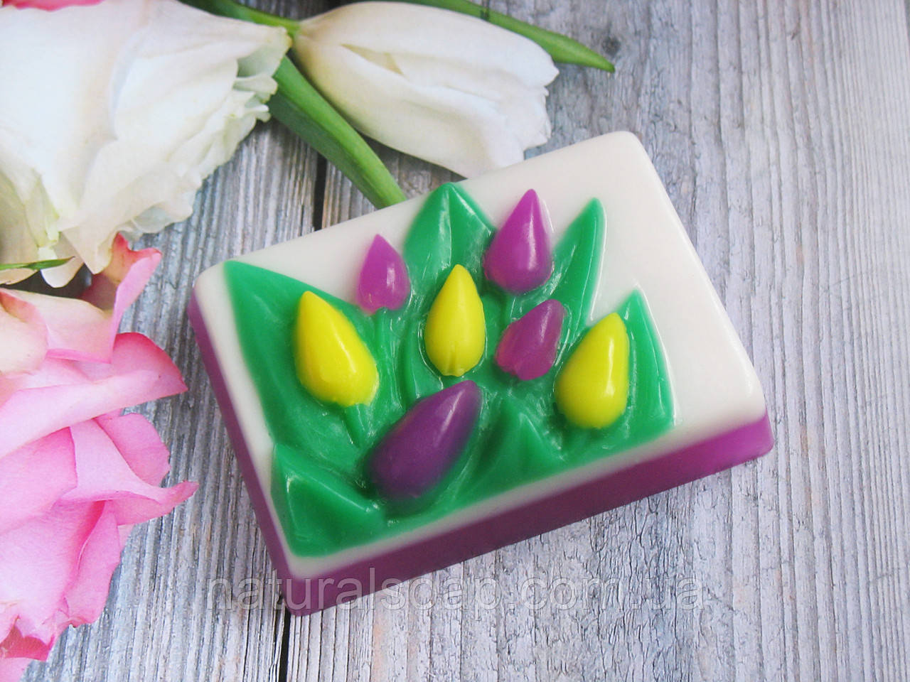 Сувенірне мило ручної роботи "«Тюльпани у весняному саду»
