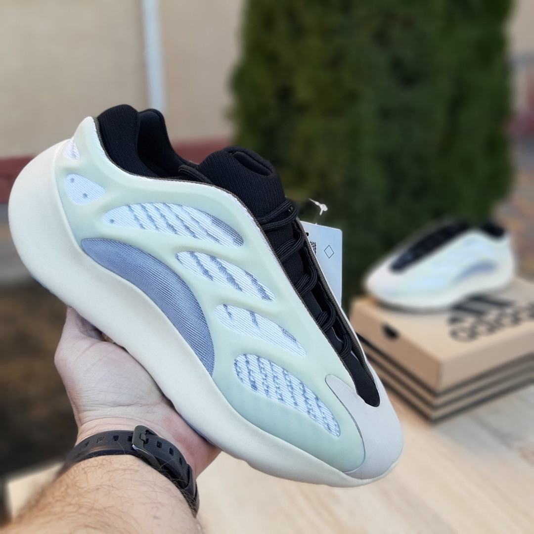 Жіночі та чоловічі кросівки Adidas Yeezy 700 V3 білий з сірим. Живе фото. (топ ААА+), фото 1
