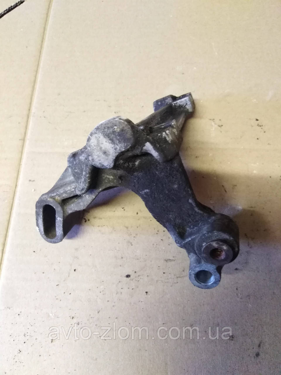 Кронштейн гідропідсилювача, ГУР Volkswagen Golf, Vento, Passat, Гольф, Венто, Пассат.028145531C.
