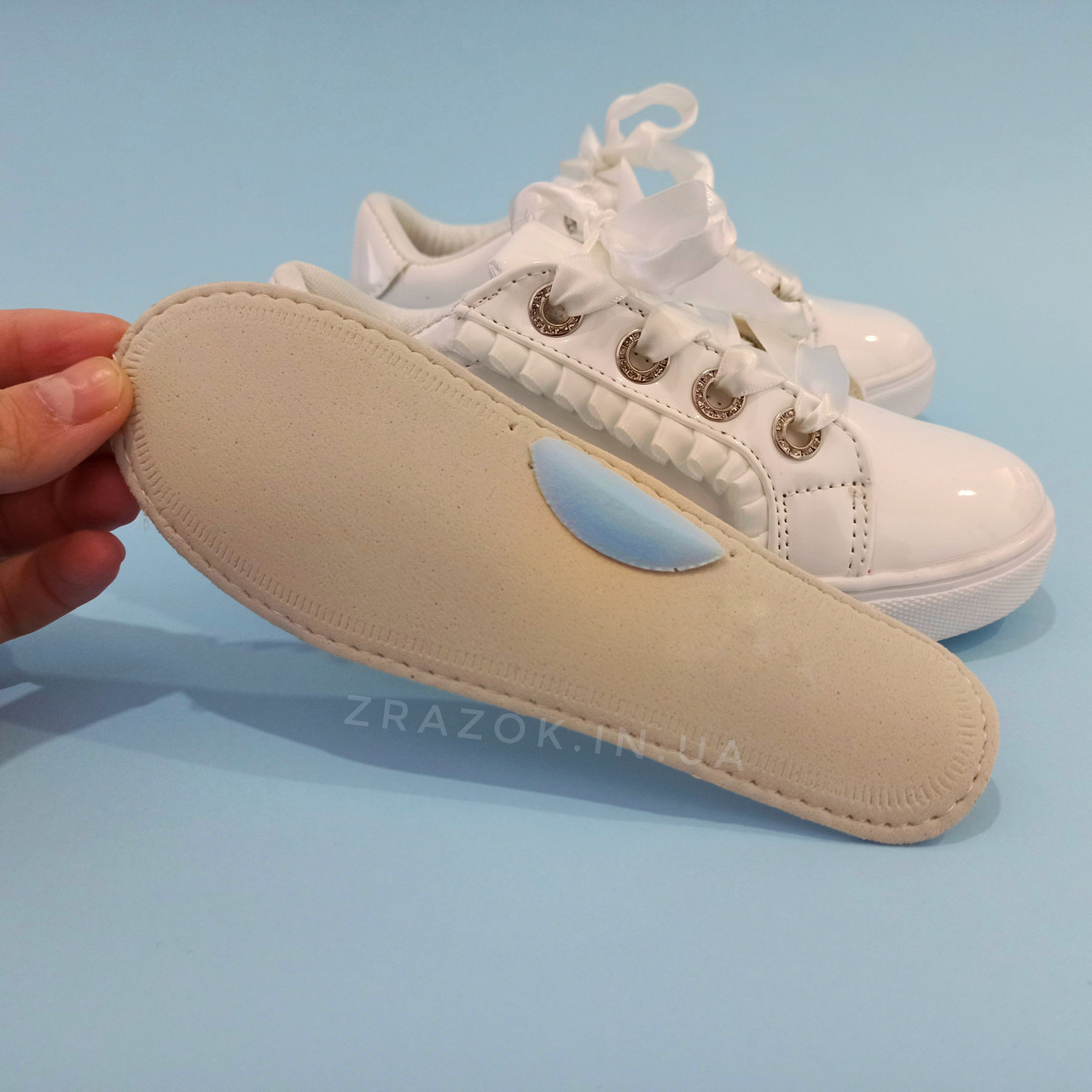25 размер Белые кроссовки с бантиком кеды с бантом лаковые туфли с лентами с супинатором на девочку - фото 4 - id-p1125425968
