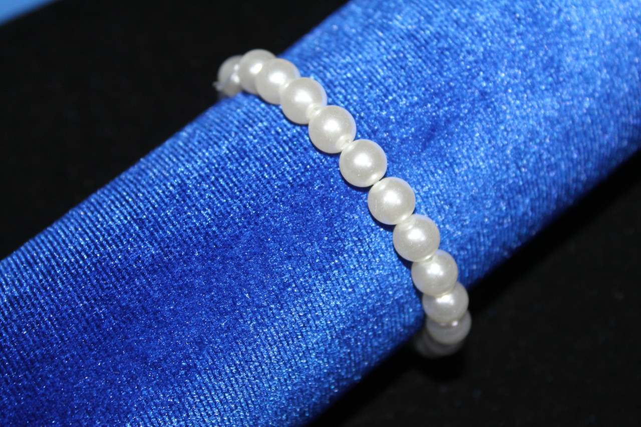 Чудовий браслет з білих перлин на гумці, фото 1