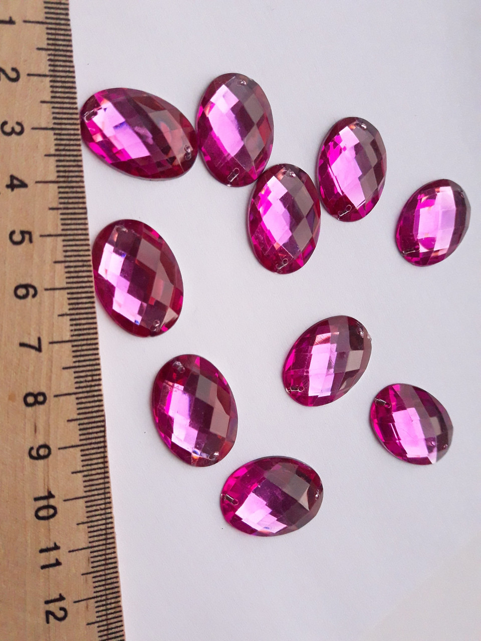 Стрази пришивні пластикові на 2 дірки. 10 шт. Рожеві темні, овальні (25 мм х 18 мм)