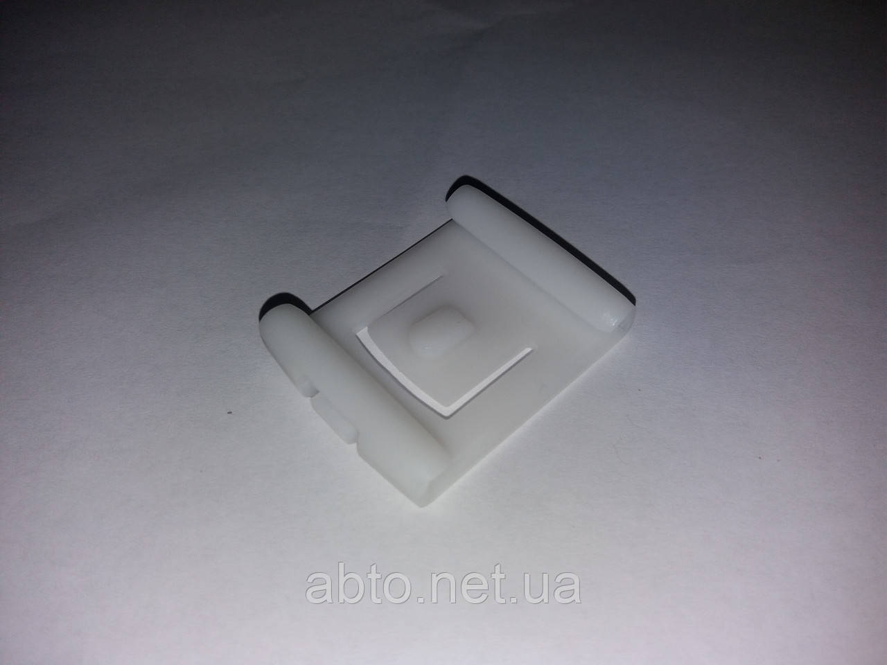 Кліпса переднього сидіння ліва Chery Amulet A11-6800041