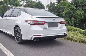Задній бампер із дифузором Toyota Camry XV70 2018+ г.
