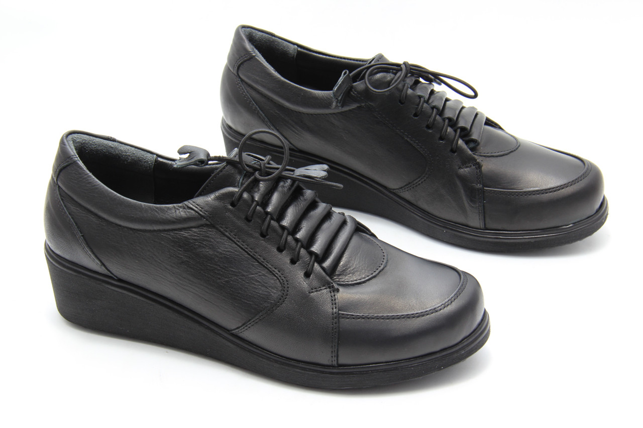 Туфлі жіночі Aras Shoes 98-siyah шкіряні на танкетці