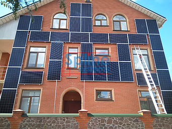 Кріплення сонячних панелей на фасаді 1