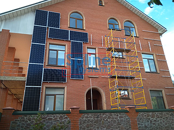 Кріплення сонячних панелей на фасаді 2