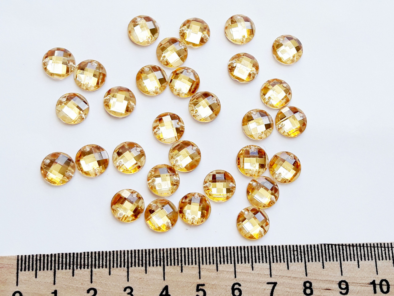 Стрази пластикові пришивні на 2 дірки. 50 шт. Золотисті (світлі жовті) , круглі (10 мм),